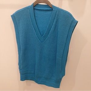 Vintage blue knitted vest